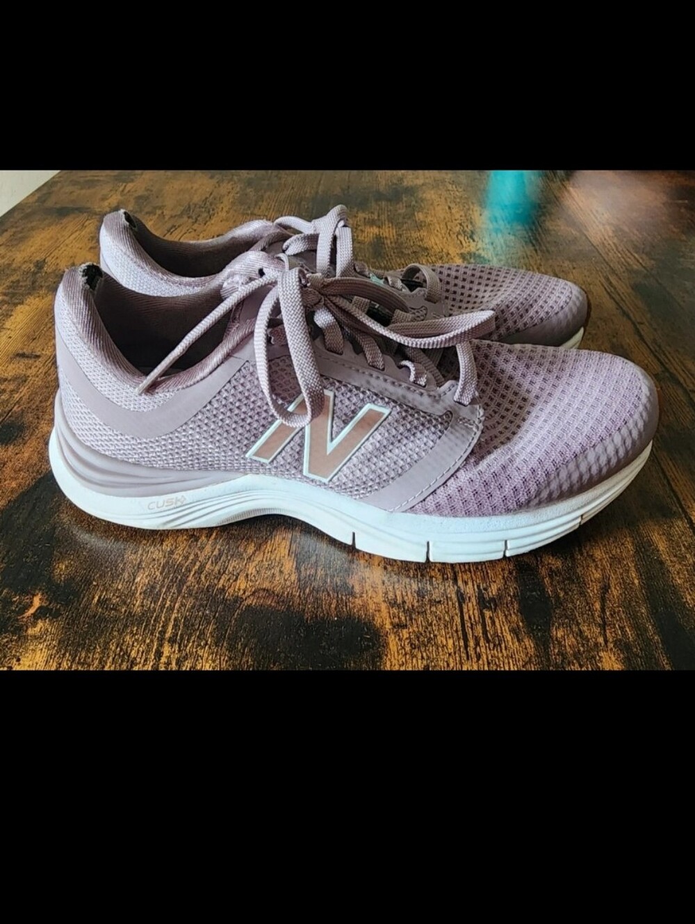 New Balance Womens Size 8 Running Shoes